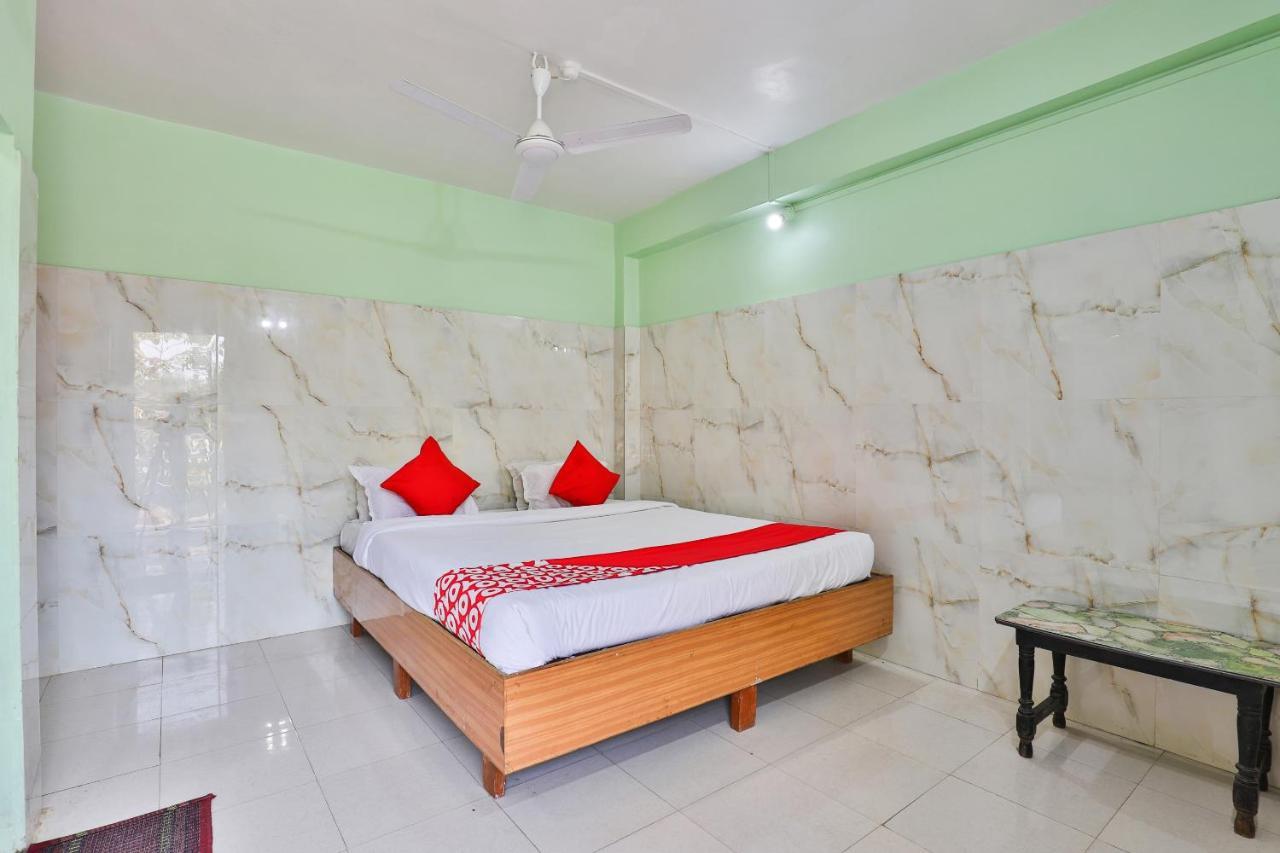 Oyo 24833 Hotel Silver Daman Exterior photo