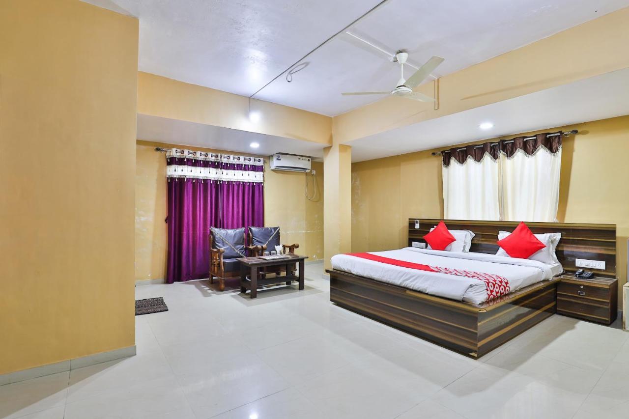 Oyo 24833 Hotel Silver Daman Exterior photo