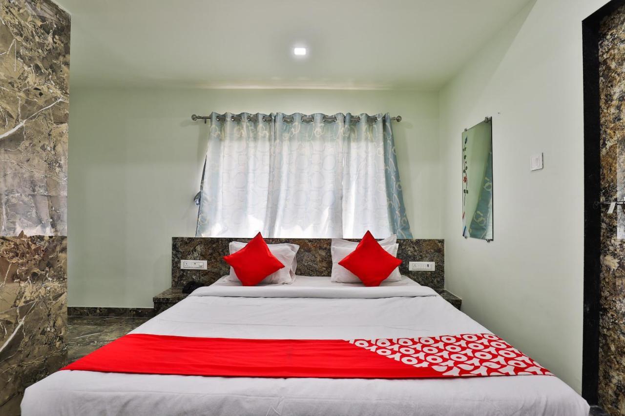 Oyo 24833 Hotel Silver Daman Exterior photo