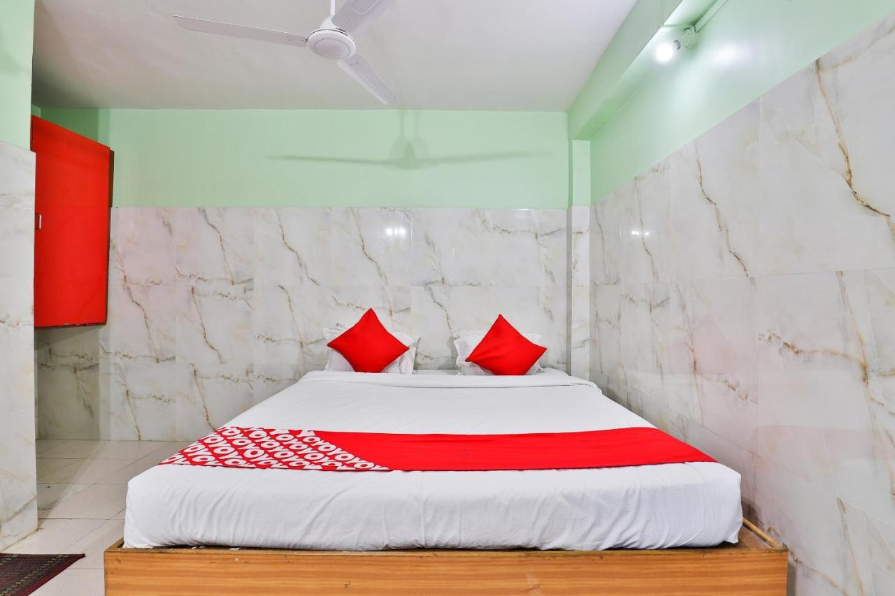 Oyo 24833 Hotel Silver Daman Exterior photo