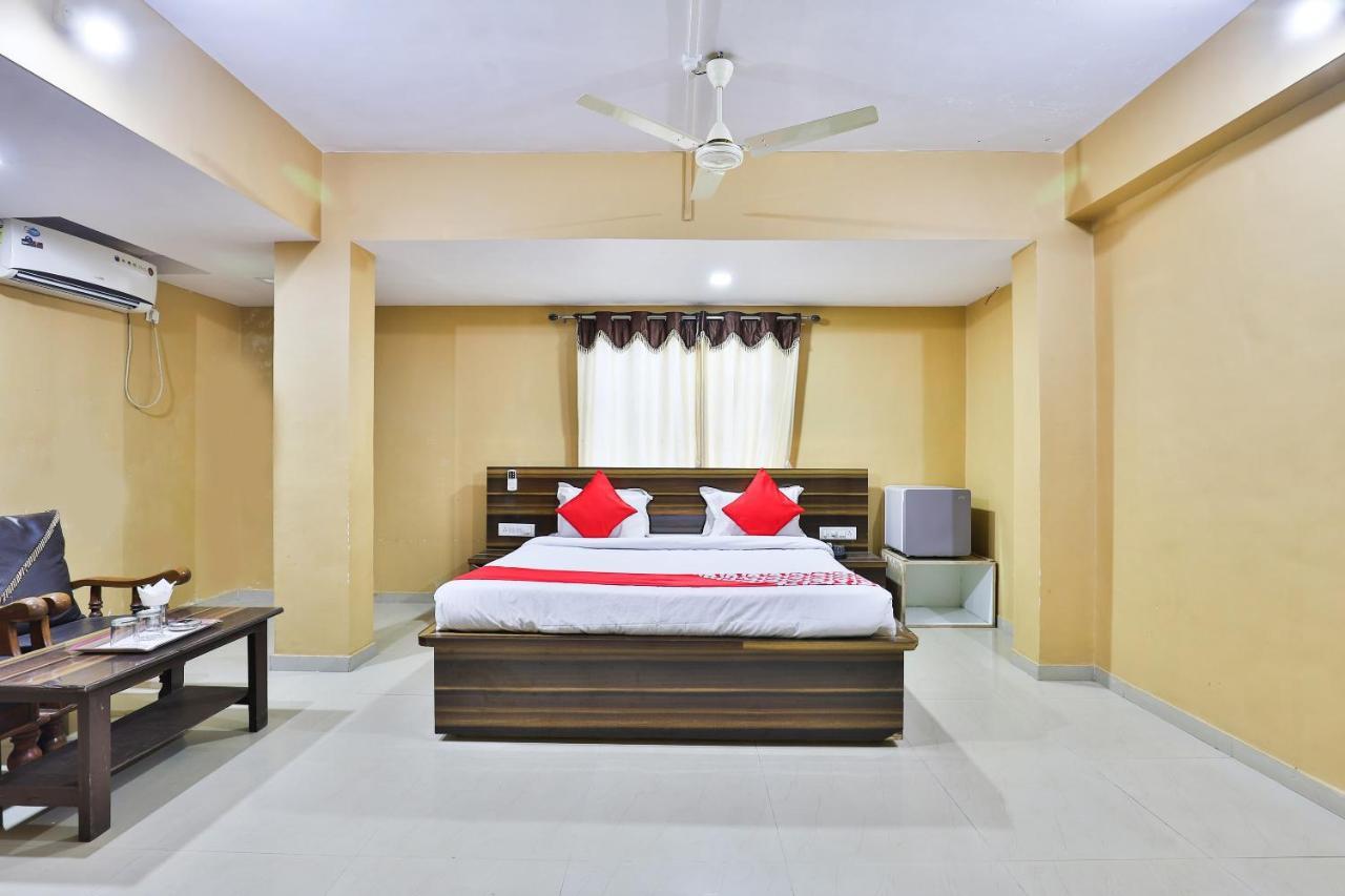 Oyo 24833 Hotel Silver Daman Exterior photo