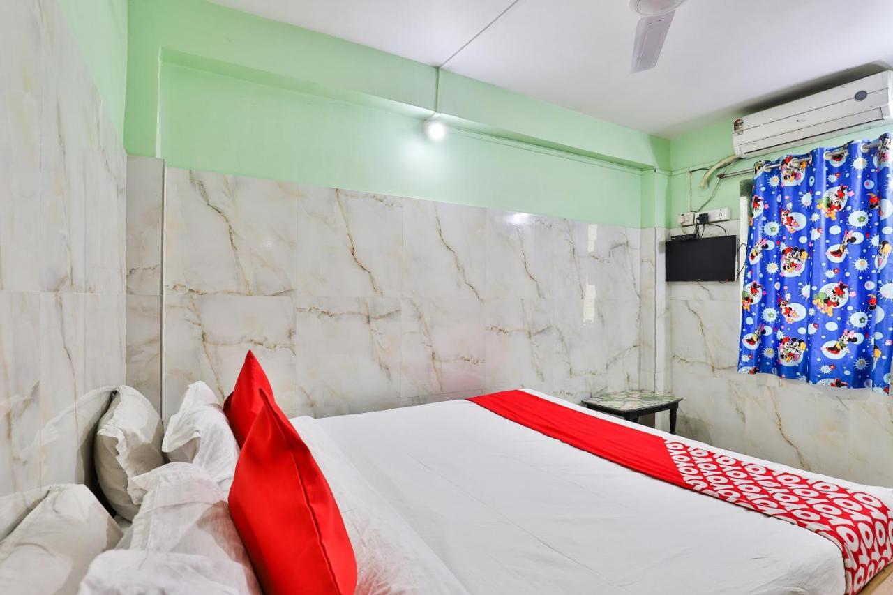 Oyo 24833 Hotel Silver Daman Exterior photo