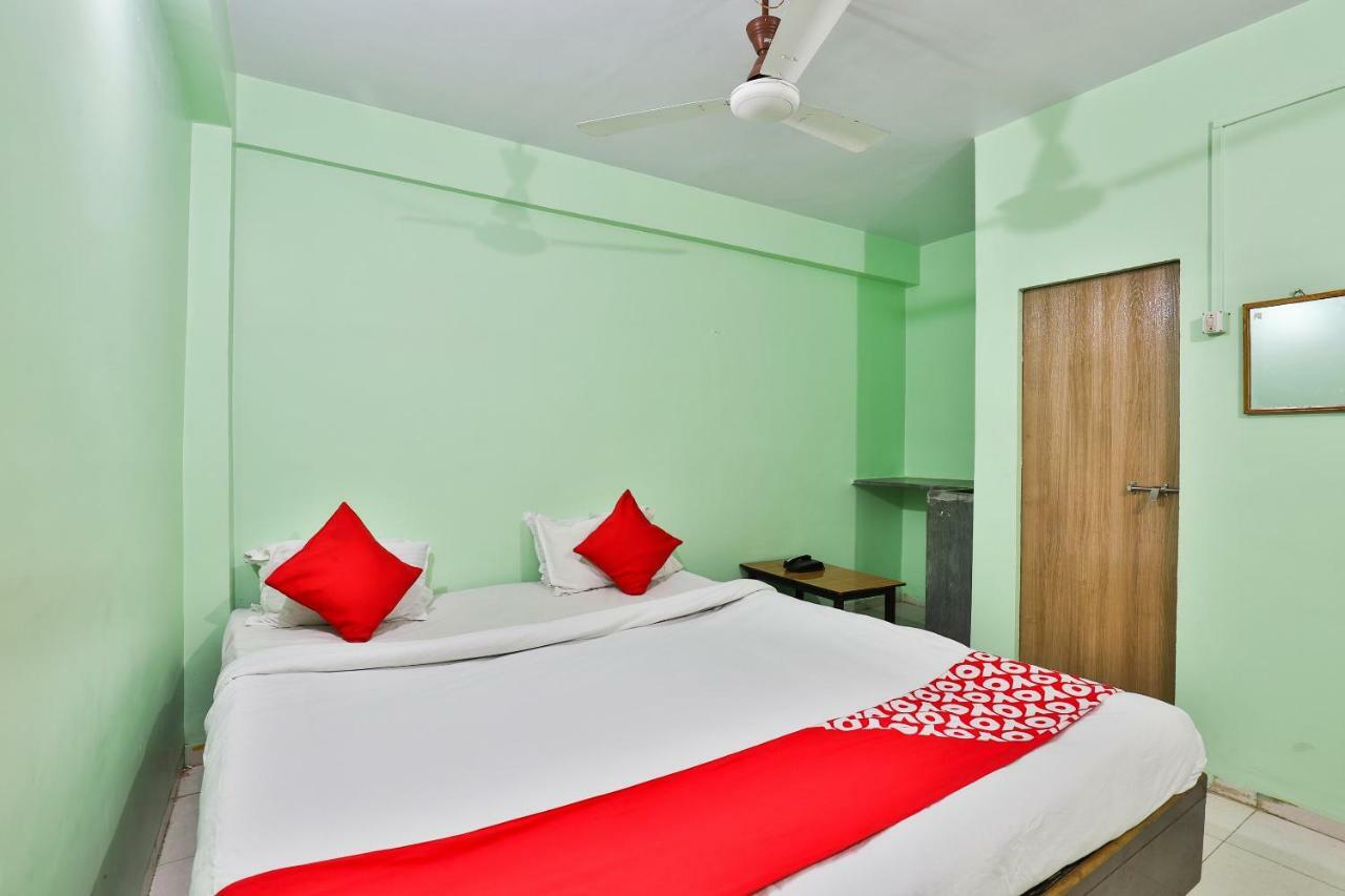 Oyo 24833 Hotel Silver Daman Exterior photo